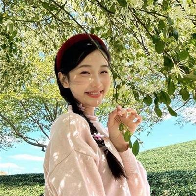 他在窥着你